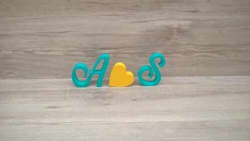 Iniciais cursivas com coração - 12 cm