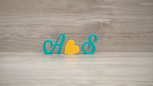 Iniciais cursivas com coração - 12 cm