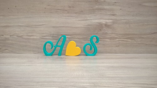 Iniciais cursivas com coração - 12 cm
