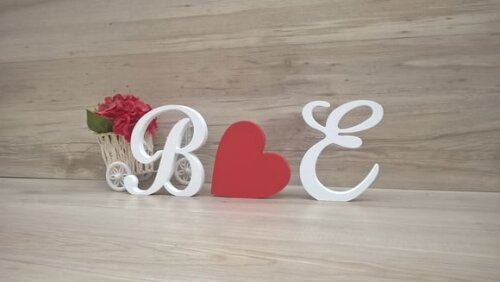 Iniciais cursivas com coração - 12 cm