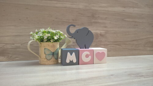 Iniciais em Cubos + Coração - 6 x 6 x 6 cm + Elefante 10 cm