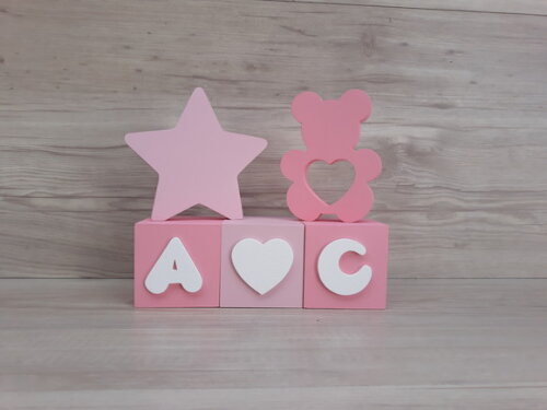 Iniciais em Cubos 6 x 6 x 6 cm + Coração + Estrela + Ursinho
