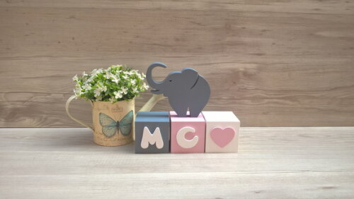 Iniciais em Cubos + Coração - 6 x 6 x 6 cm + Elefante 10 cm