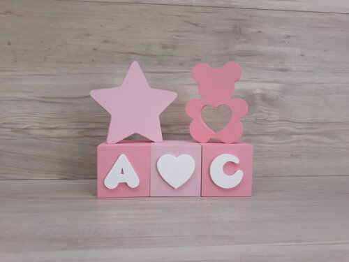 Iniciais em Cubos 6 x 6 x 6 cm + Coração + Estrela + Ursinho