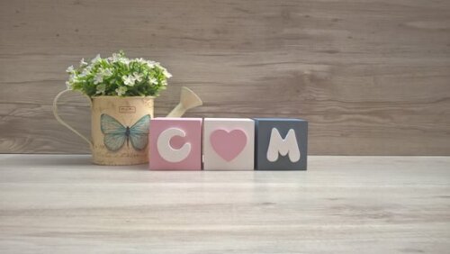 Iniciais em Cubos Decorativos + coração - 6 x 6 x 6 cm