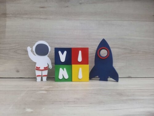 Kit Espacial - Nome em Cubos 4 Letras + Foguete + Astronauta