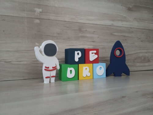 Kit Espacial - Nome em Cubos 5 Letras + Foguete + Astronauta