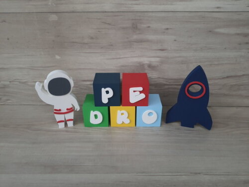 Kit Espacial - Nome em Cubos 5 Letras + Foguete + Astronauta