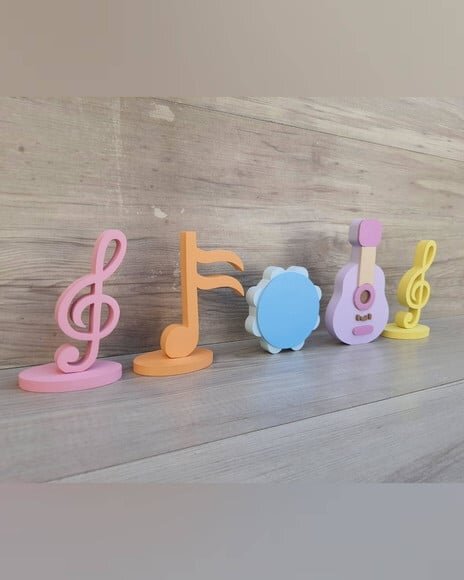 Kit Musical em mdf - 3 Notas Musicais, Pandeiro e Violão