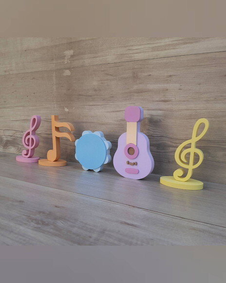Kit Musical em mdf - 3 Notas Musicais, Pandeiro e Violão