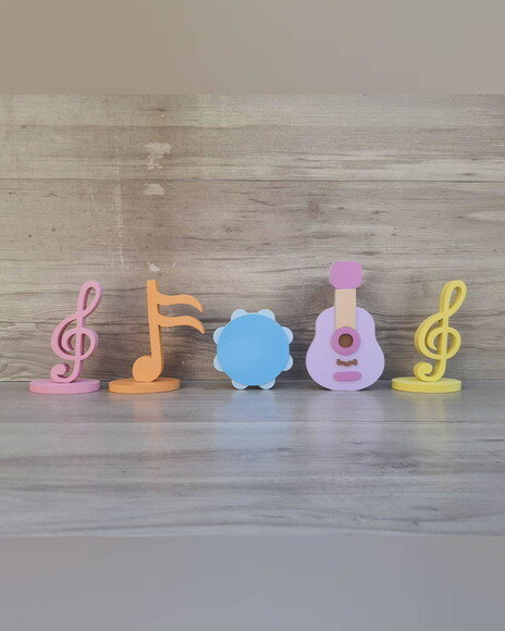 Kit Musical em mdf - 3 Notas Musicais, Pandeiro e Violão