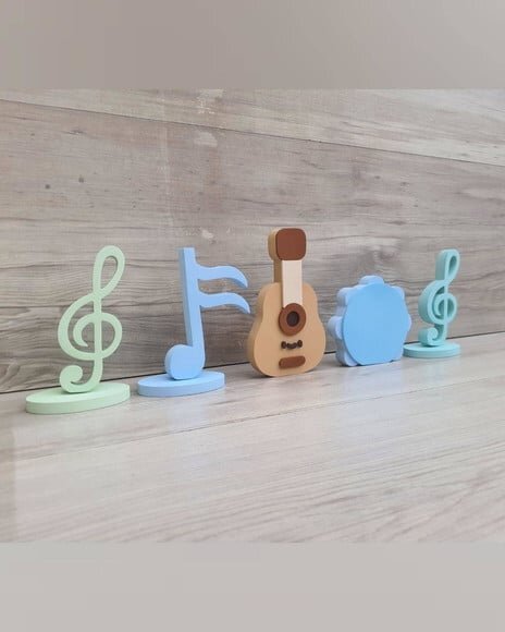 Kit Musical em mdf - 3 Notas Musicais, Pandeiro e Violão