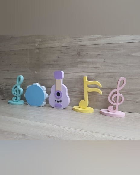 Kit Musical em mdf - 3 Notas Musicais, Pandeiro e Violão