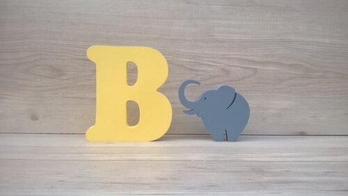 Letra em MDF - modelo CB - 15 cm + Elefante 10 cm