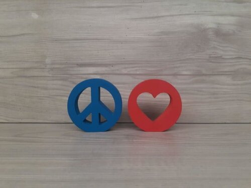 Miniatura Simbolos Paz e Amor