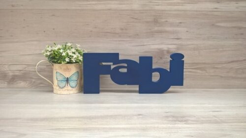 Nome de mesa em MDF - Fabi- Linha Retrô - 12 cm