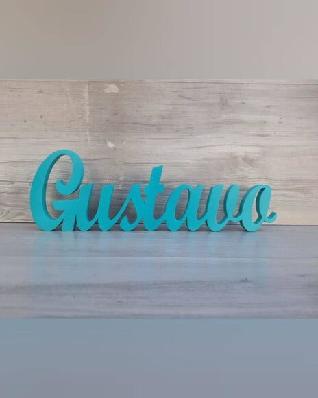 Nome de Mesa em mdf - Linha Cursiva Script - Gustavo 13 cm