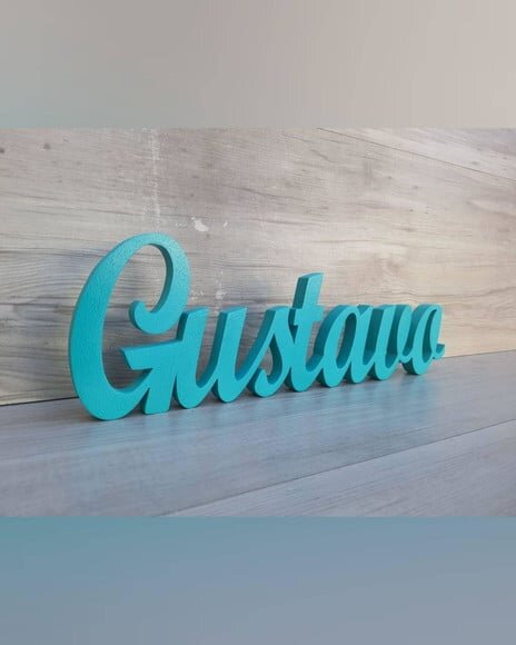 Nome de Mesa em mdf - Linha Cursiva Script - Gustavo 13 cm