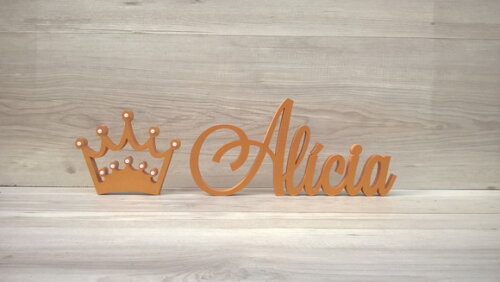 Nome De Mesa Em Mdf - Linha Ls - Alícia 13 Cm + Coroa 10 Cm