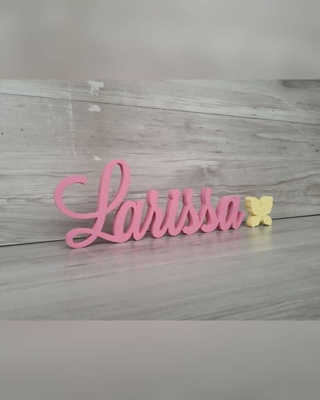 Nome de Mesa em mdf - Linha Ls - Larissa 13 cm + Borboleta