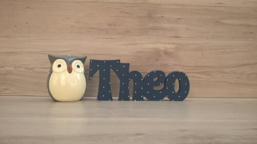 Nome de Mesa em mdf - Linha Sr com Poá - Theo 15 cm