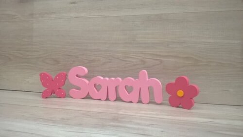 Nome de mesa em MDF - Mod PK Vazado Coração - Sarah 10 cm