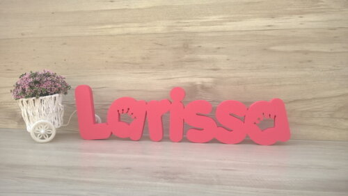 Nome de Mesa em mdf - Mod Pk Vazado Coroa - Larissa 13 cm