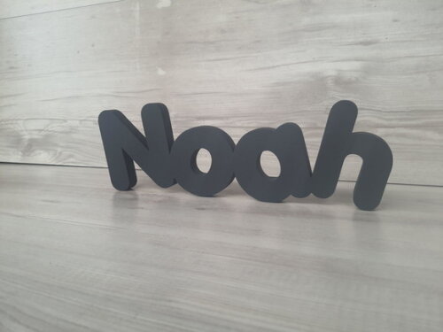 Nome de Mesa em mdf - Mod Pk Vazado Padrão - Noah 10 cm