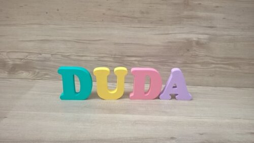 Nome de mesa em MDF - Modelo Arco Íris - 8 cm