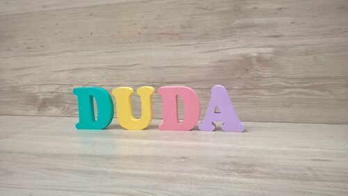 Nome de mesa em MDF - Modelo Arco Íris - 8 cm
