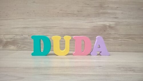 Nome de mesa em MDF - Modelo Arco Íris - 8 cm