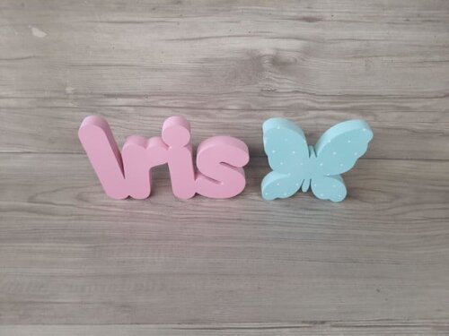 Nome de Mesa em mdf Mod Pk - Iris- 10 cm + Borboleta