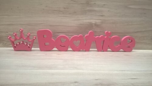 Nome de mesa em MDF Mod PK Coração + Coroa - Beatrice 10 cm