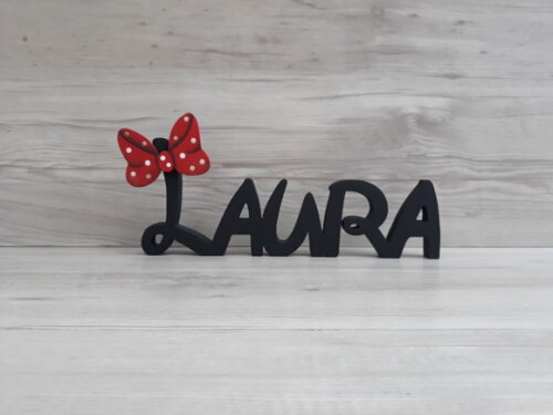 Nome de mesa em MDF Modelo Disney - Laura - 10 cm