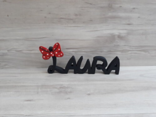 Nome de mesa em MDF Modelo Disney - Laura - 10 cm