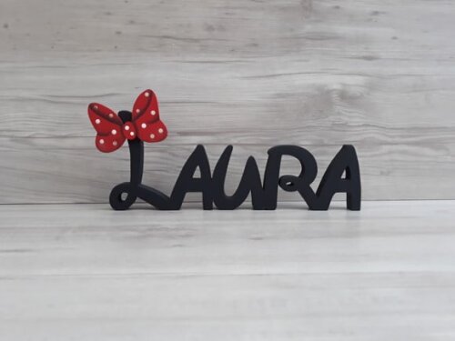 Nome de mesa em MDF Modelo Disney - Laura - 10 cm
