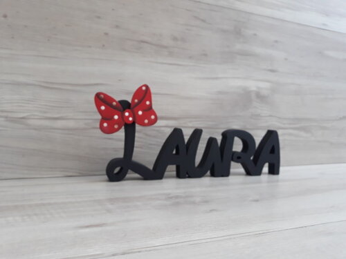 Nome de mesa em MDF Modelo Disney - Laura - 10 cm