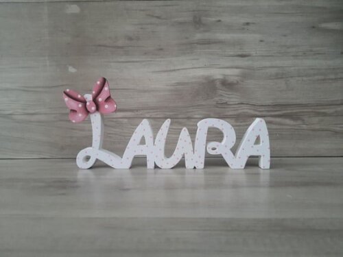 Nome de Mesa em mdf Modelo Disney - Laura - 10 cm