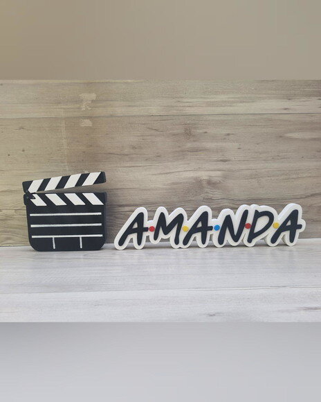 Nome de Mesa Tema Friends - Amanda - 8 cm + Claquete 15 cm