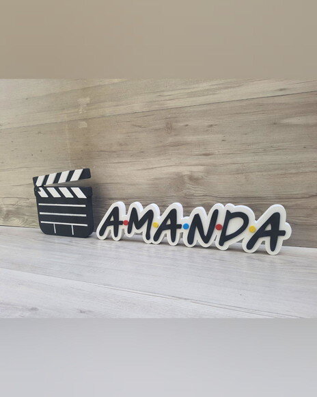 Nome de Mesa Tema Friends - Amanda - 8 cm + Claquete 15 cm
