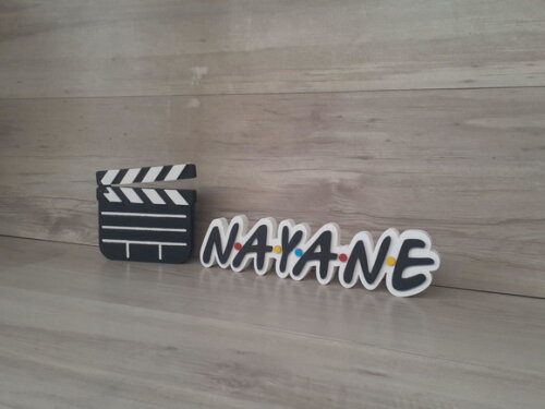 Nome de Mesa Tema Friends - Nayane - 8 cm + Claquete 15 cm