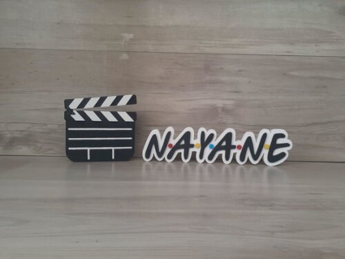 Nome de Mesa Tema Friends - Nayane - 8 cm + Claquete 15 cm