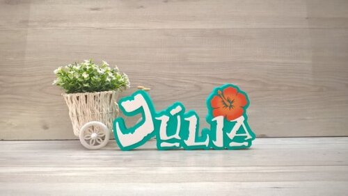 Nome em MDF - Peça de mesa Tema MOANA - Júlia 12 cm