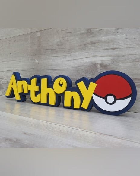 Nome em mdf - Peça de Mesa Tema Pokemon - Anthony - 10 cm