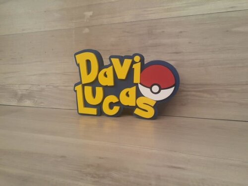 Nome em mdf - Peça de Mesa Tema Pokemon - Davi Lucas - 18 cm