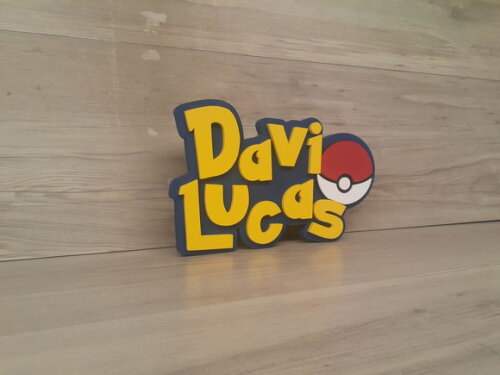 Nome em mdf - Peça de Mesa Tema Pokemon - Davi Lucas - 18 cm