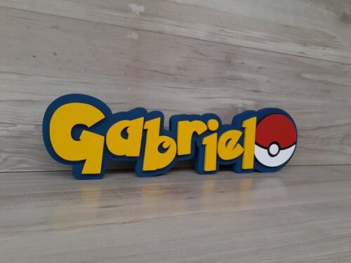 Nome em MDF - Peça de mesa Tema POKEMON - Gabriel - 13 cm