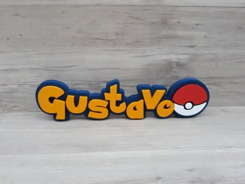Nome em MDF - Peça de mesa Tema POKEMON - Gustavo - 10 cm