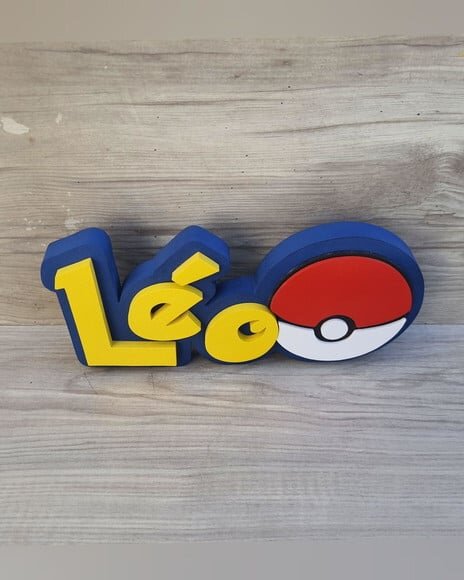 Nome em mdf - Peça de Mesa Tema Pokemon - Léo - 10 cm