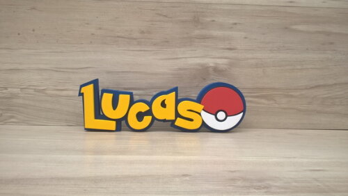 Nome em mdf - Peça de Mesa Tema Pokemon - Lucas 10 cm